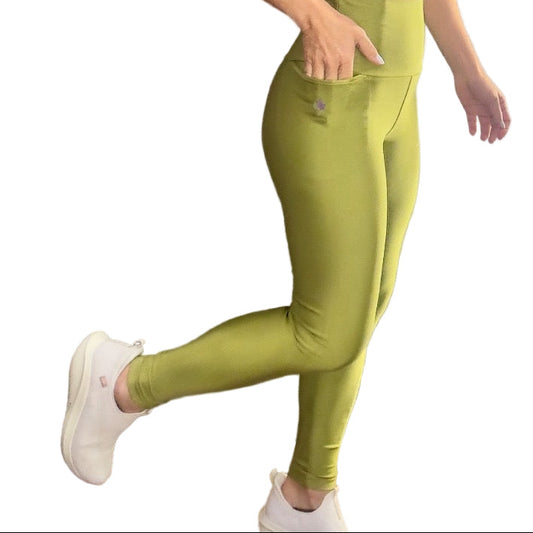 Legging with side pocket.